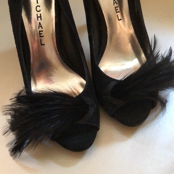 MICHAEL KORS Black Suede Peep Toe Pumps Shoes Size 6, feather accent at toes - Picture 3 of 6